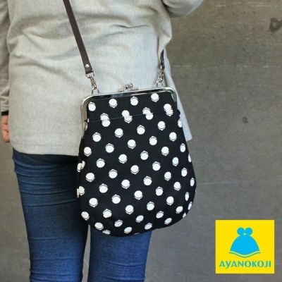 AYANOKOJI 【受注生産品】ポケット付きがま口フラットショルダーバッグ【帆布・がまドット柄　大判】