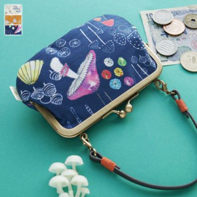AYANOKOJI 【在庫商品】革ヒモ付き手提げがま口財布【森のきのこ】 [M便 1/4]