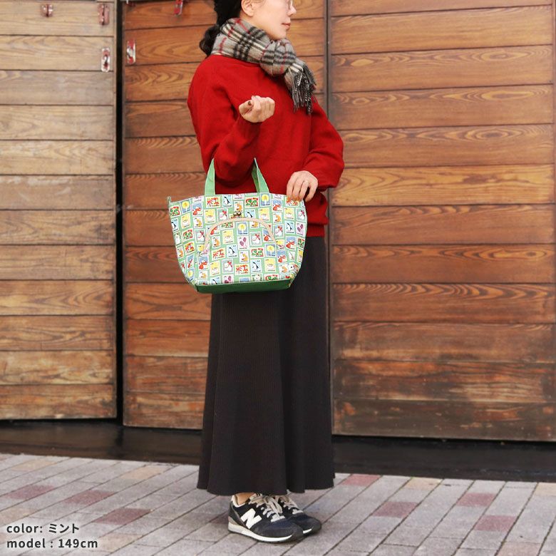 AYANOKOJI　冬のお便り　がま口ポケット付きミニトートバッグ　モデルイメージ画像　ミント
