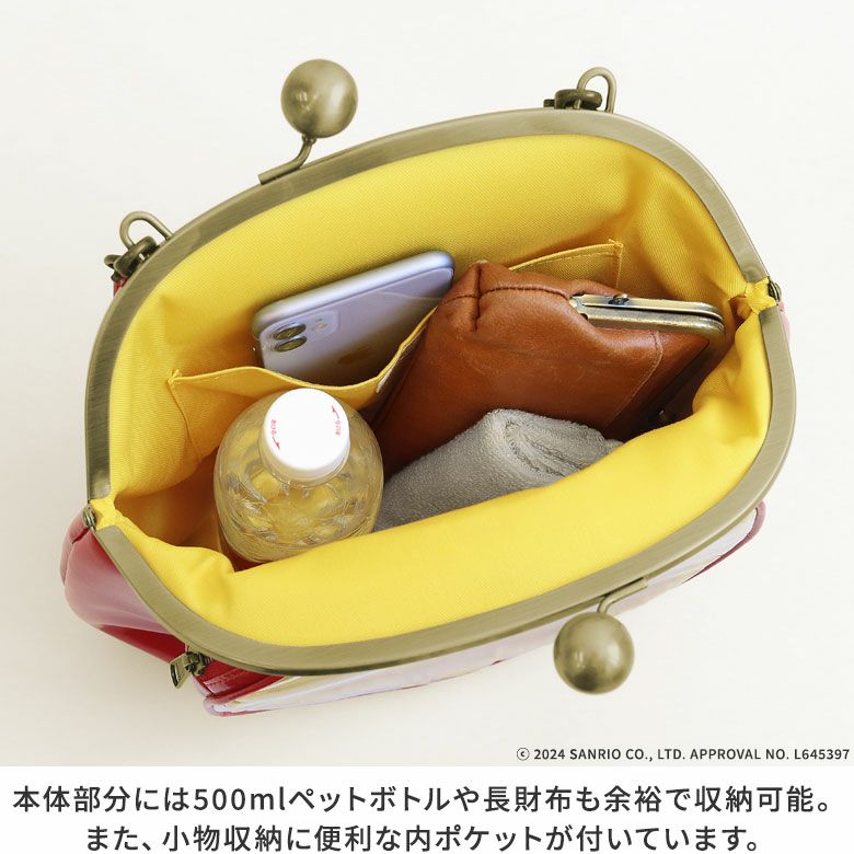 AYANOKOJI　HELLO KITTY(レトロプリント)　まるポケット付き大玉がま口ラウンドバッグ　本体部分には500mlのペットボトルや長財布も余裕で収納可能。小物収納に便利な内ポケットがついています。