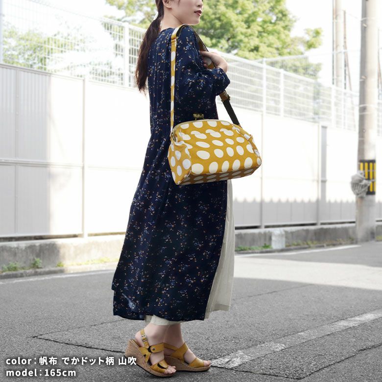 大玉がま口ショルダーバッグ【帆布・綿布（アソート）】収納可能サイズ